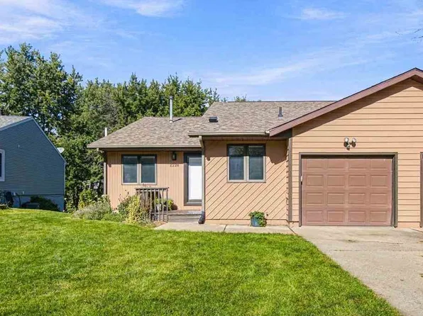2228 Plaen View Dr, Iowa City, IA 52246