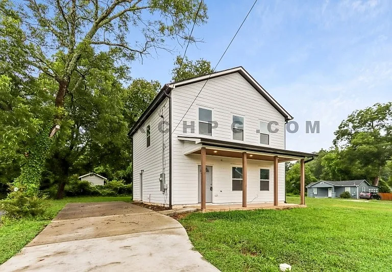 105 W Callahan St — Photo 3