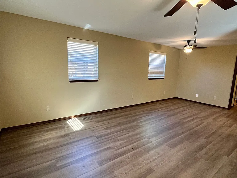 229 E Lincoln Ave — Photo 12