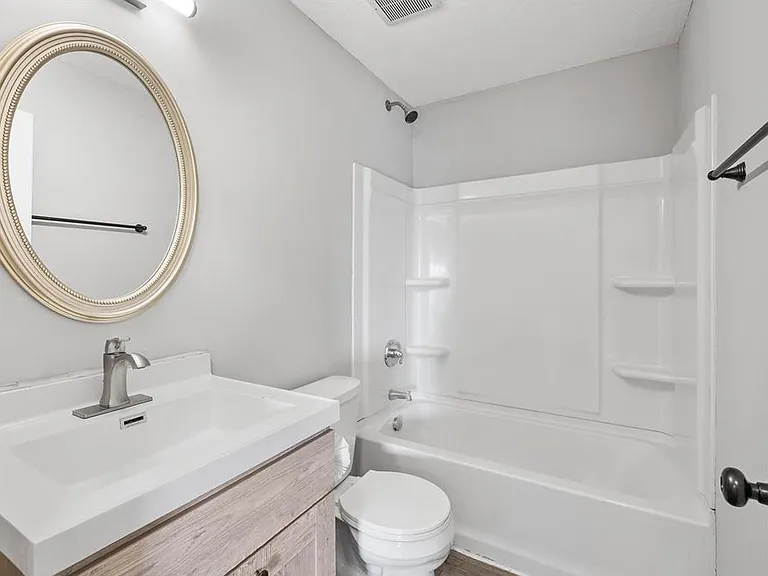 1051 Arkwright Street - 4 — Photo 7