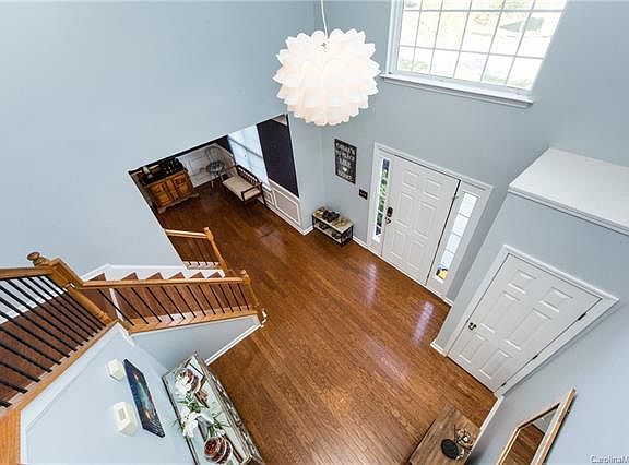 3rd image of 306 White Water Dr