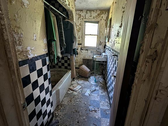 4th image of 144 Miller Avenue