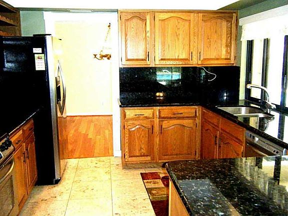 5th image of 556 Sea Pine Lane