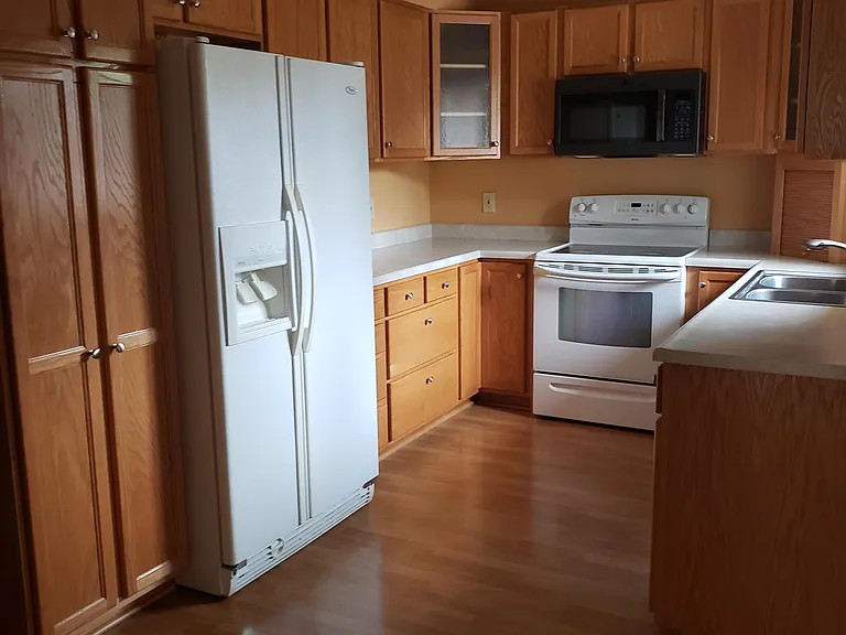 2199 Devos St — Photo 3