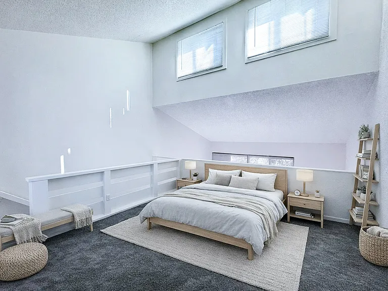 Vaulted ceiling in the loft bedroom.