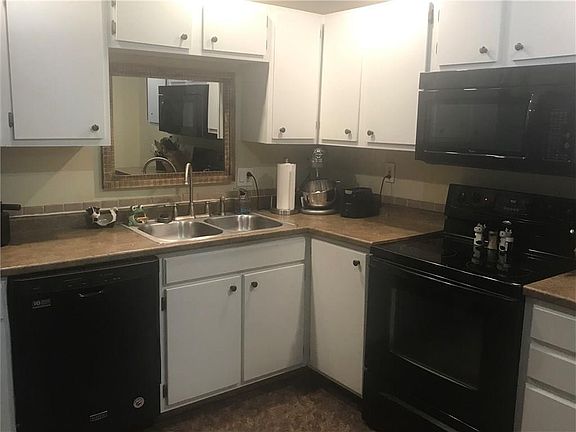 5th image of 307 W Blackjack St