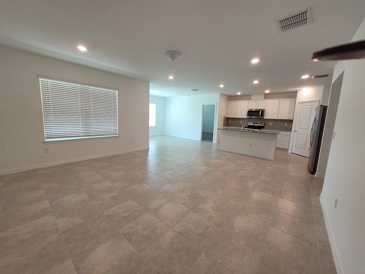 3 bed, 1662 sqft, $2,450 — Photo 2