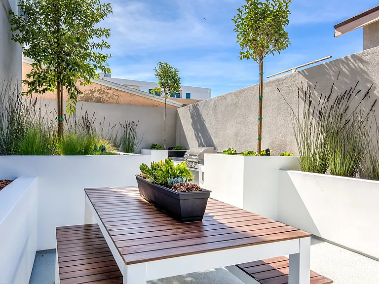 NOHO 55 Luxury Living — Photo 31