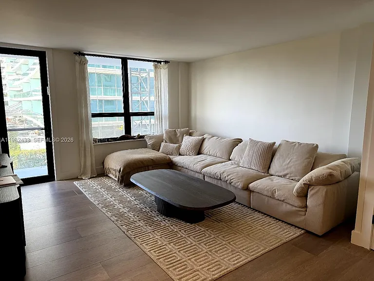 10185 Collins Ave #323 — Photo 5