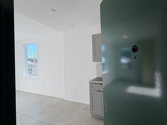 2nd image of 2312 Beaumont Ave #2A