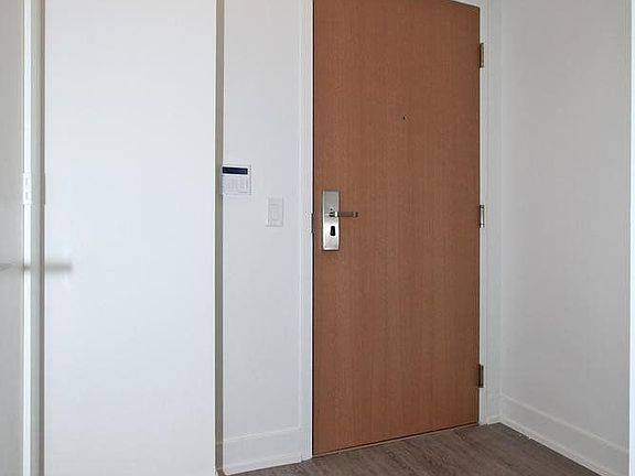 3rd image of 7 Grenville St #2609