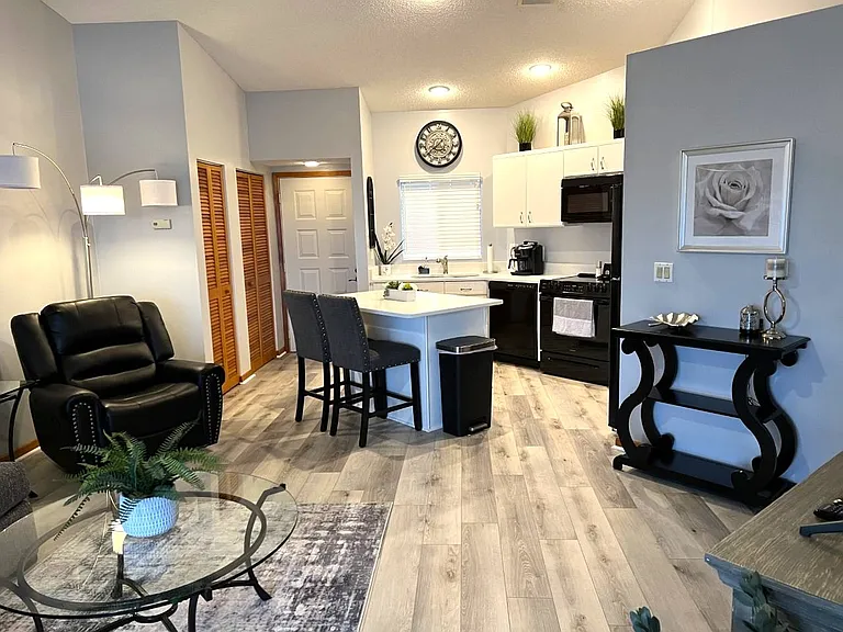 4801 Casablanca Cir — Photo 11