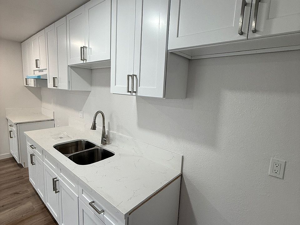 1st image of 5032 Elizabeth St #12