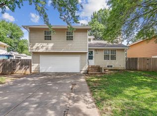 237 W Village Lake Dr, Derby, KS 67037