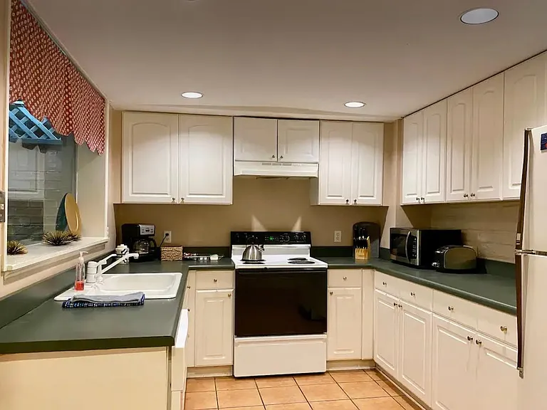 207A W Jones St #A — Photo 4