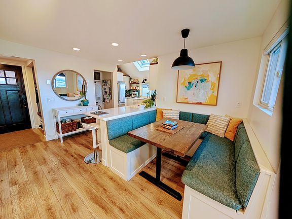 Dining area - seating for up to six people.