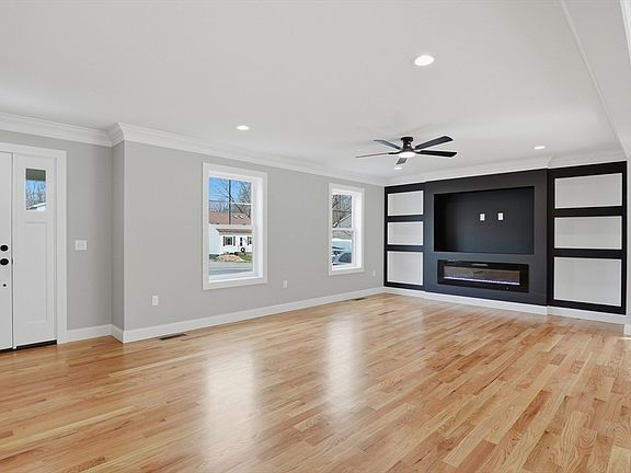 3rd image of 185 Vineland Ave