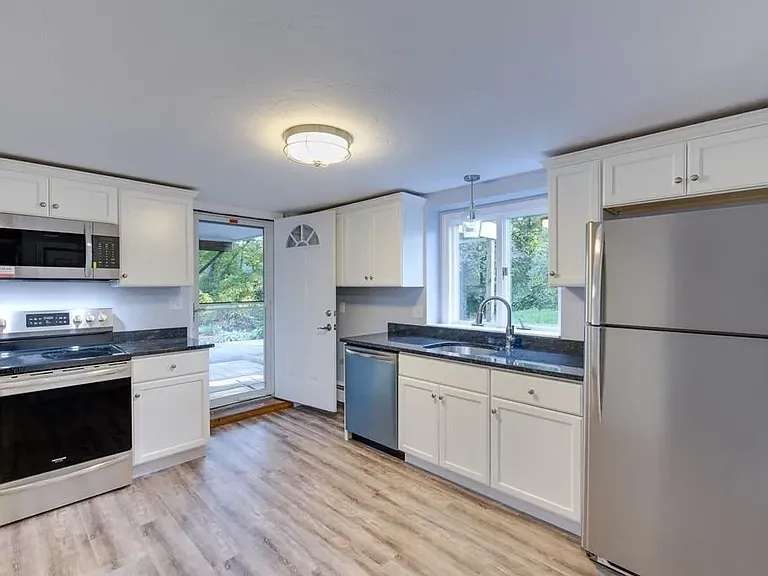 820 Middle St — Photo 1