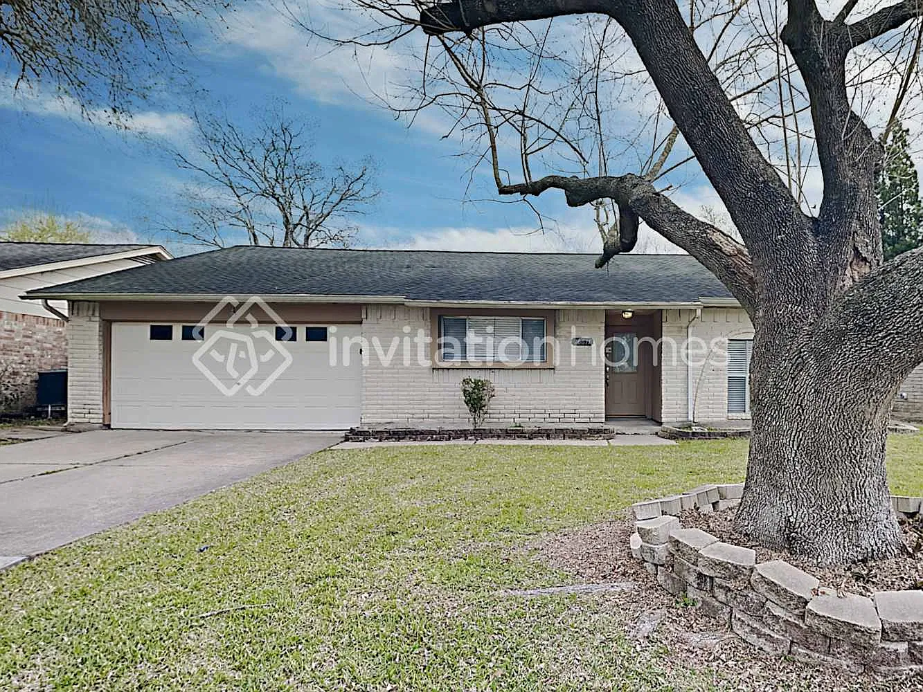 16611 Blackhawk Blvd Friendswood, TX 77546 — Photo 1