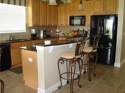 4th image of 2295 Geneva Dr