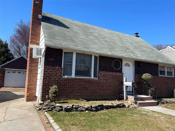 63 S Windhorst Avenue, Bethpage, NY 11714