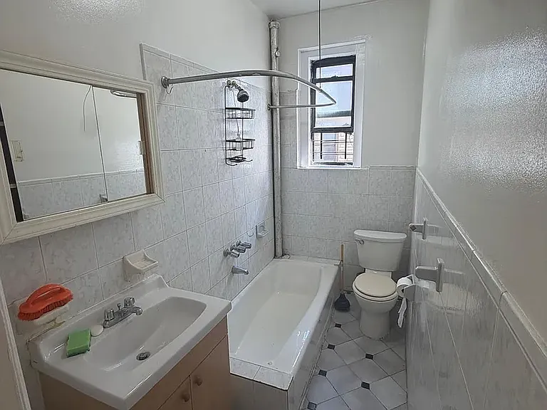 661 W 179th St #5D — Photo 2