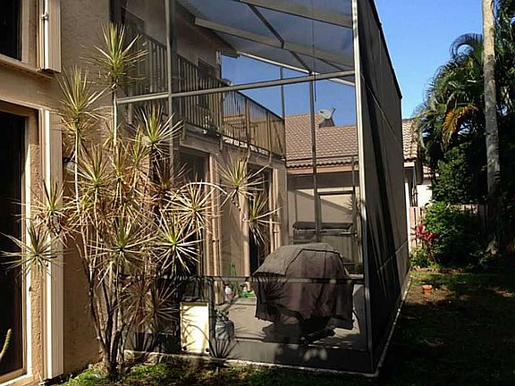 5th image of 10360 NW 17th Pl