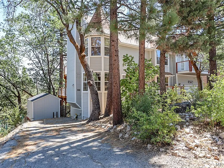 732 Villa Grove Ave — Photo 2