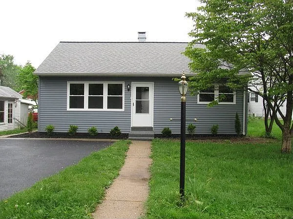 2 Wayne Cir photo 1