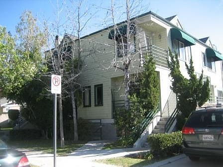 1st image of 450 W Lexington Dr APT 3