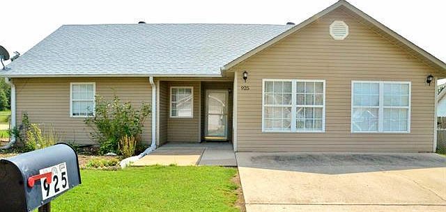 Front of house
						:
						Covered entrance