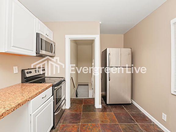 5th image of 842 Montford Rd