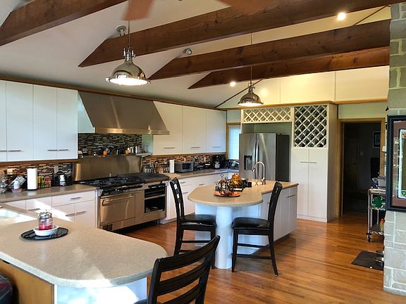 4th image of 2747 West Dr