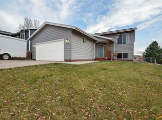 1023 Park Hill Dr, Rapid City, SD 57701
