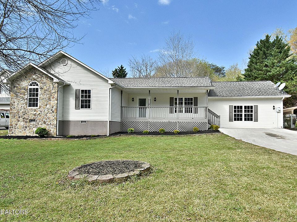 1st image of 2913 Village Ln