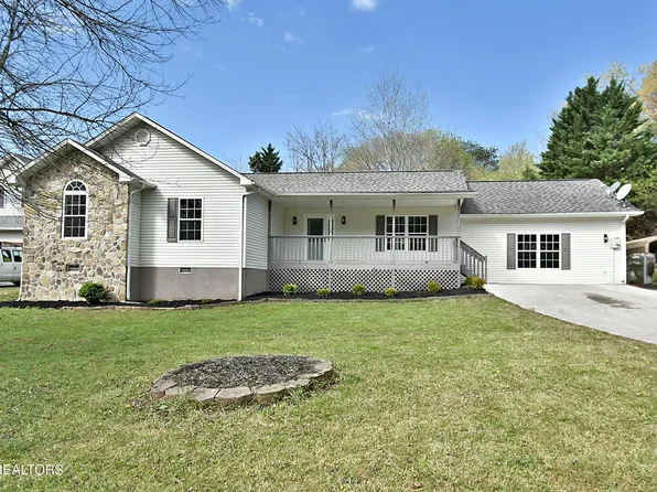 2913 Village Ln, Sevierville, TN 37862