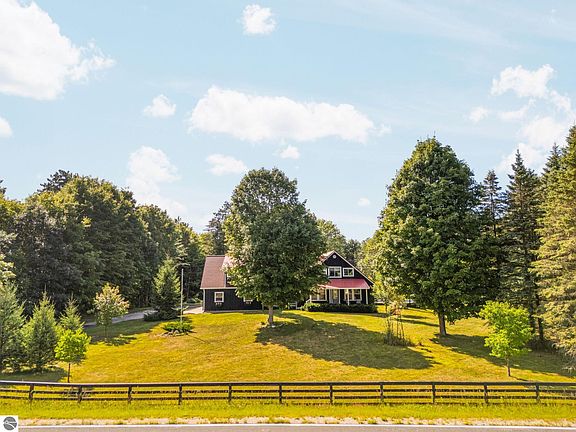 4th image of 18218 Litzen Rd