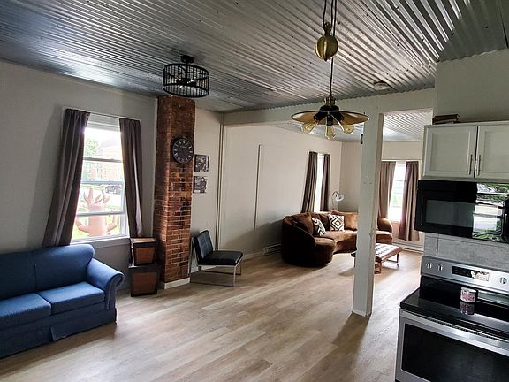 4th image of 125 W Walnut St #4