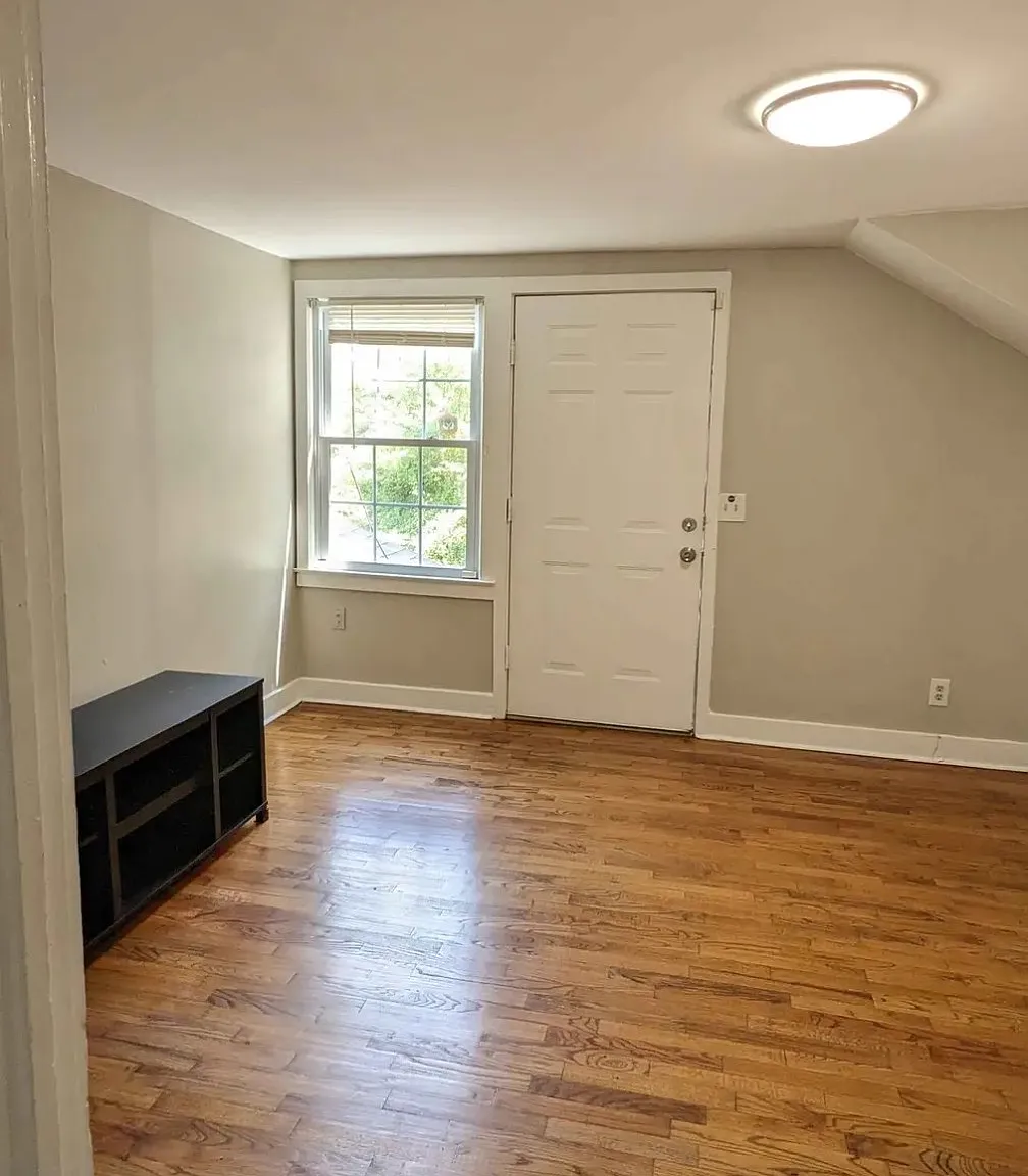 305 S Walnut St — Photo 3