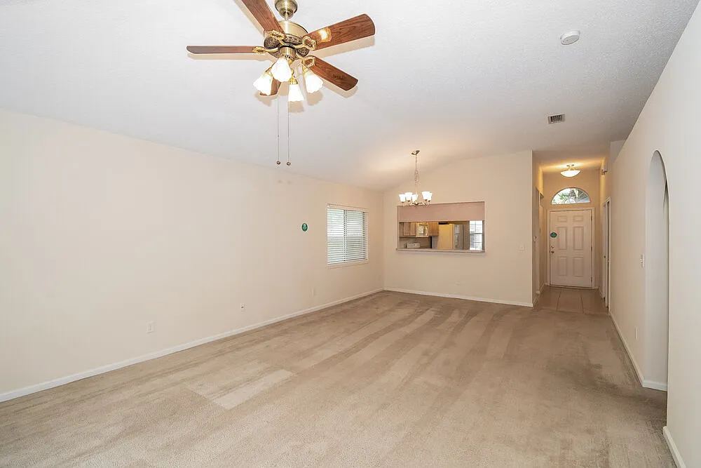 3 bed, 2.0 bath, 1380 sqft, $1,935 — Photo 3