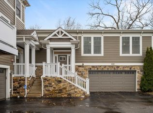 834 Chestnut St, Deerfield, IL 60015