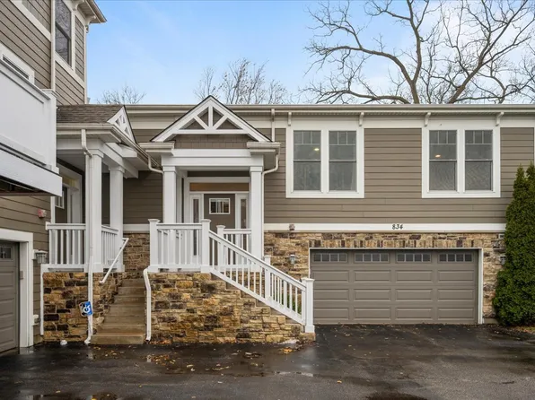 834 Chestnut St, Deerfield, IL 60015