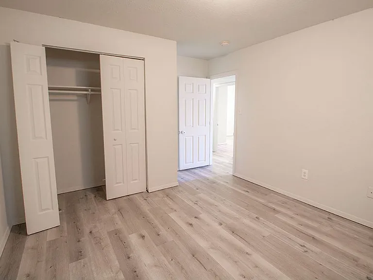 1005 W Ash St — Photo 26