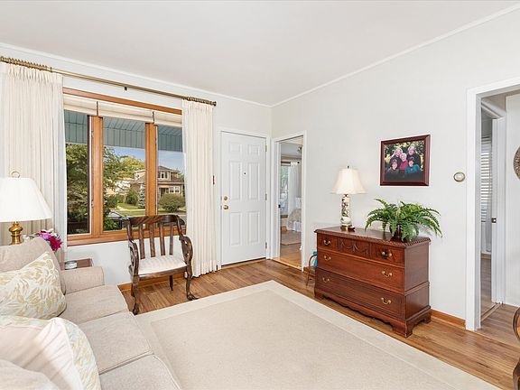4th image of 9821 Schiller Blvd