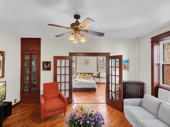546 40th Street image 1 of 10