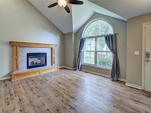 4th image of 8706 N Carson Ave