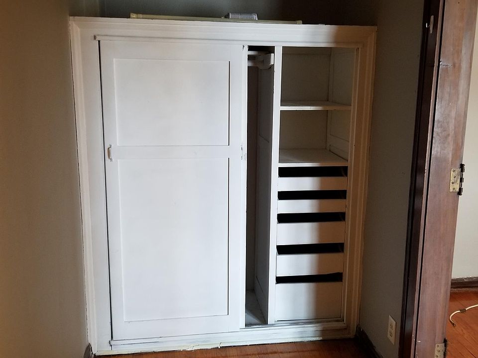 1st image of 522 W Adams St APT 203