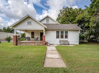 406 N Main St, La Grange, TX 78945