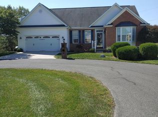 250 Kingsgate Ct, Gettysburg, PA 17325