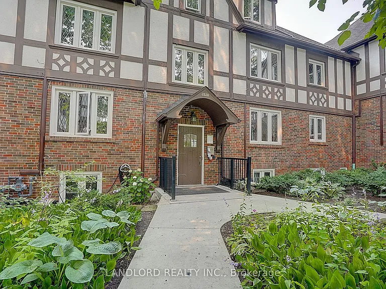 2520 Bloor St W #12 — Photo 4